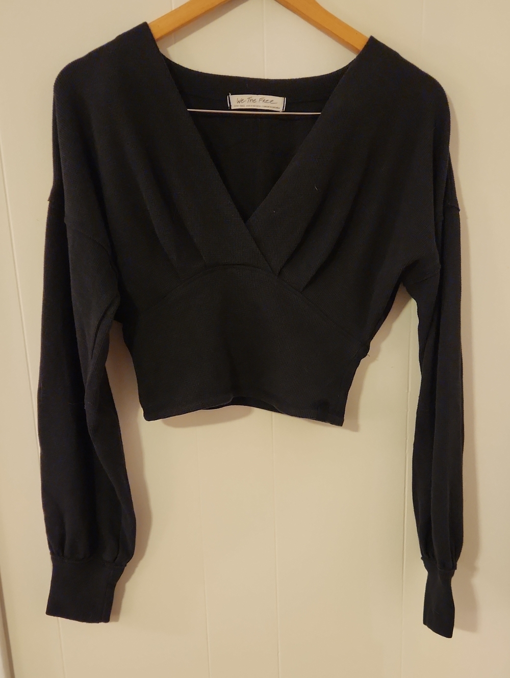 We The Free Black V-Neck Cropped Long Sleeve Pullover